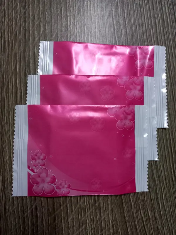 500 cái khăn lạnh, khăn ưởt mini màu hồng 3