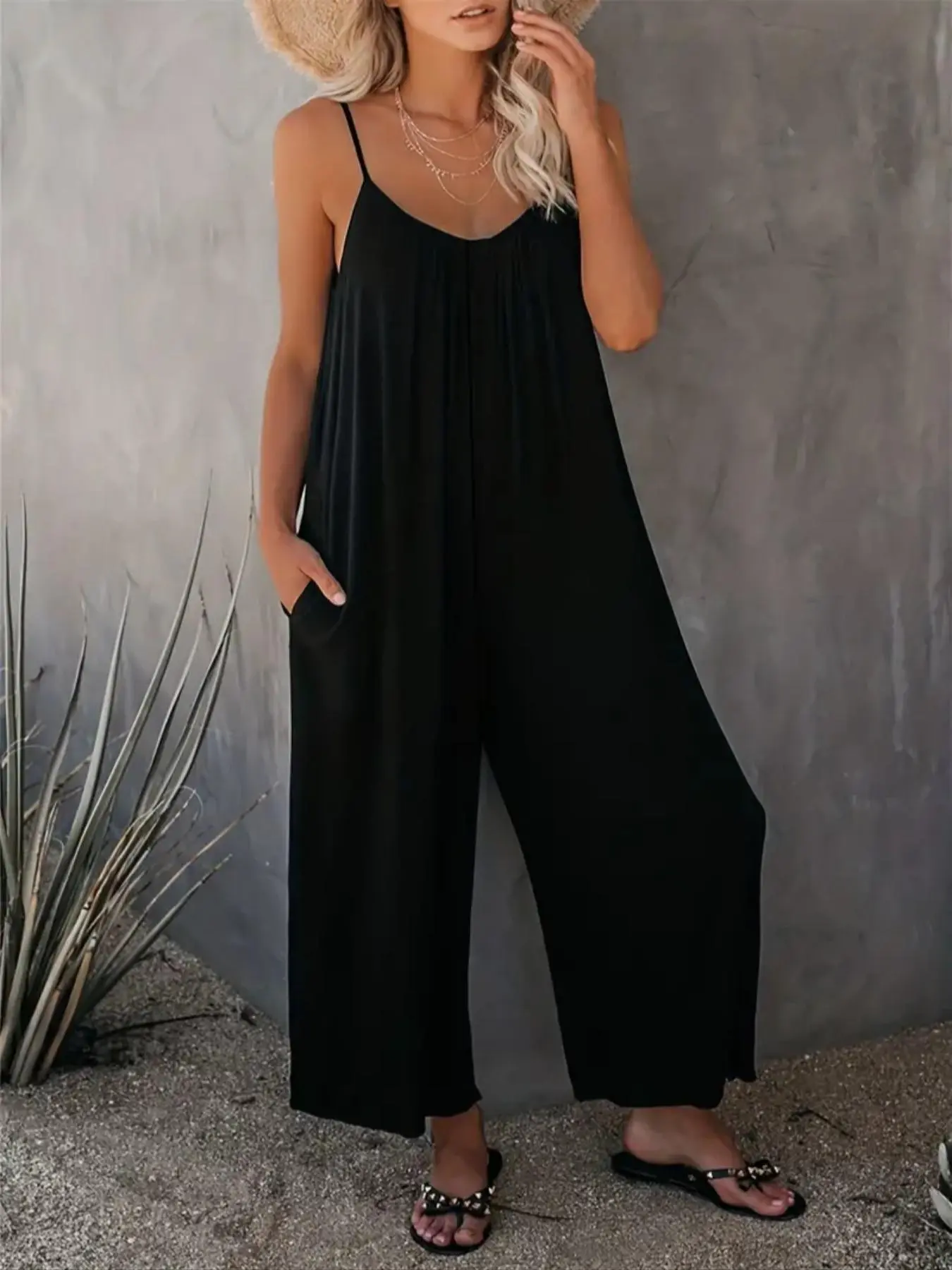 LovelyWholesale Women's Plain Pocket Adjustable Strap Wide Leg Cami Jumpsuit, Casual Solid Color Spaghetti Strap Jumpsuit for Summer for Beach Holiday