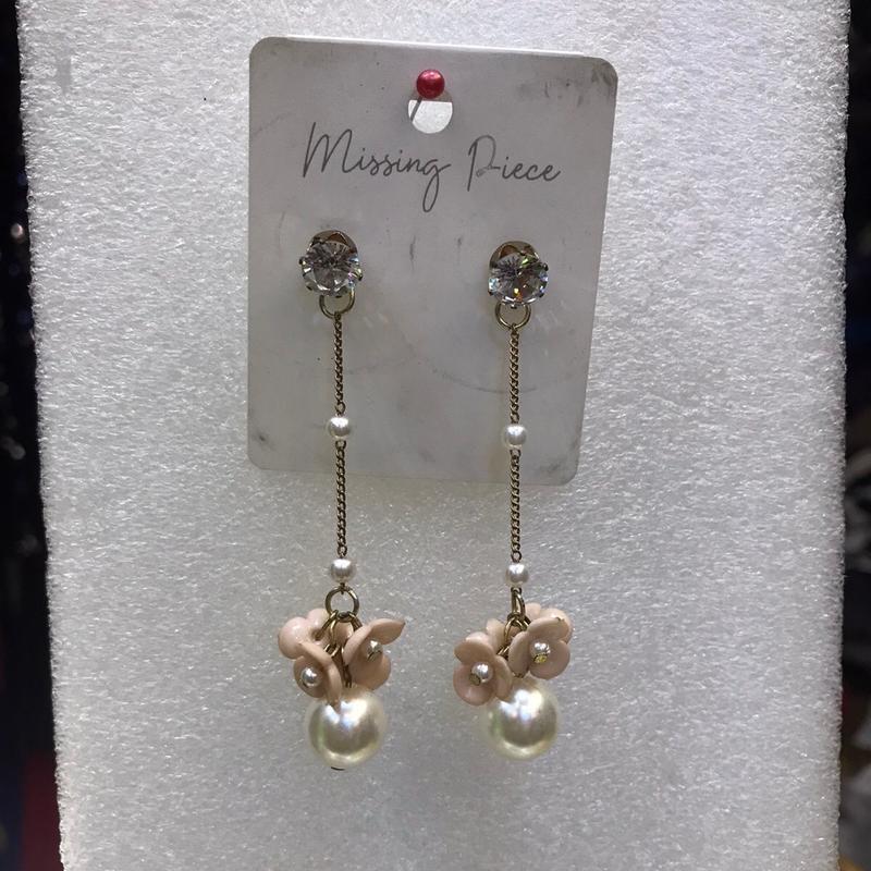 Diamond pearl flower earring 0