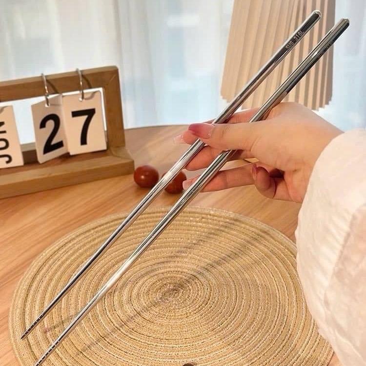 Đũa nấu chiên xào inox 316 chockmen oyatton đầu vuông chống trượt khắc bằng laser - dài 36cm. Dụng cụ nấu ăn. Chống trơn trượt an toàn cho sức khoẻ cho nhà bếp