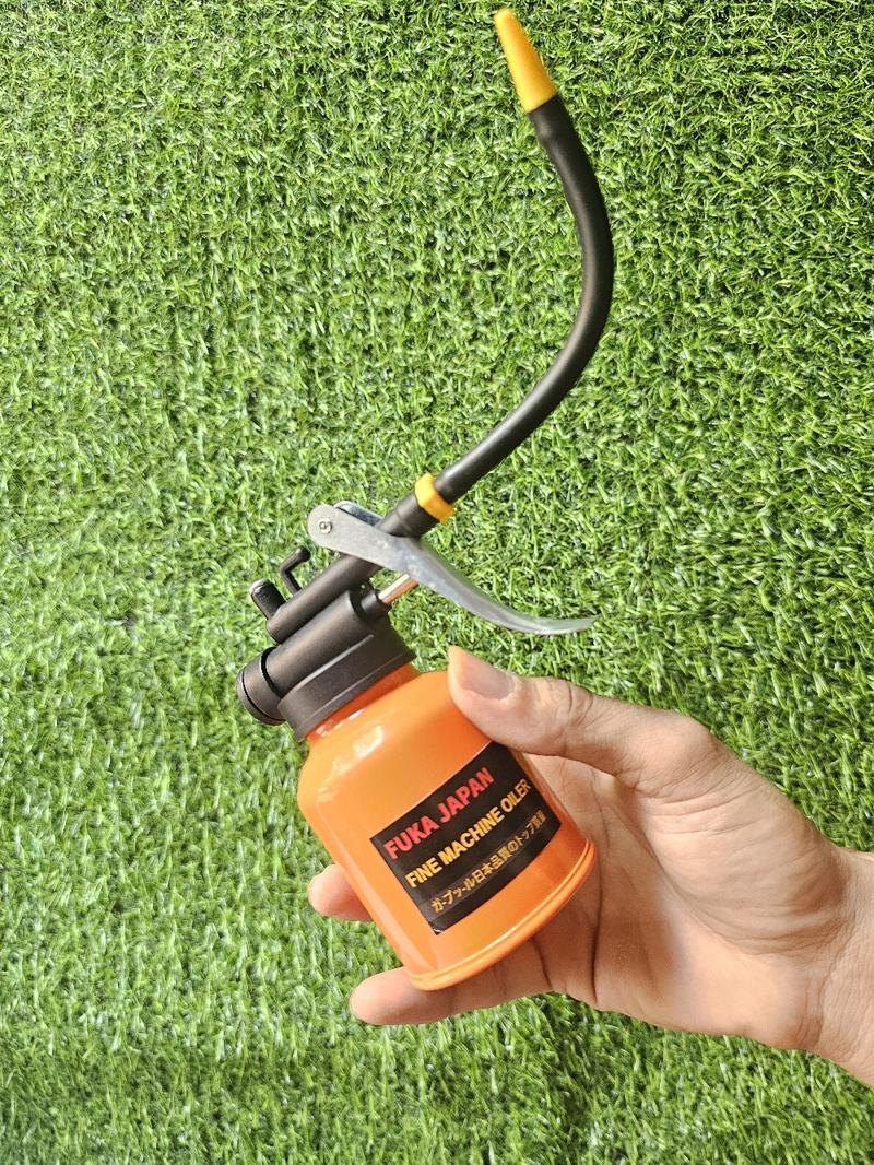 Product Introduction of Bình Châm Nhớt, Bình Xịt Dầu, Bình xịt bơm dầu Fuka Japan 3