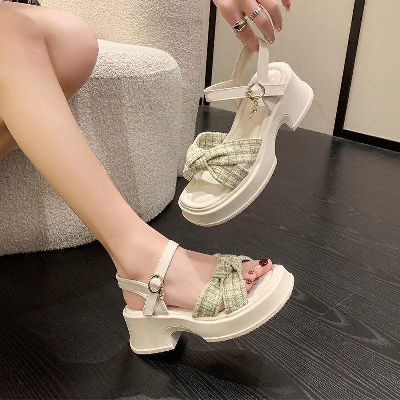 Product Introduction of Dép Sandal Đế Xuồng Đế Dày, Dành Cho Nữ, Thích Hợp Mặc Ngoài Trời, Thời Trang Phong Cách Hàn Quốc Mới, Dễ Phối Đồ, Không Trơn Trượt, Thiết Kế Hở Ngón Chân, Thích Hợp Cho Mùa Hè 2024, Giày 9