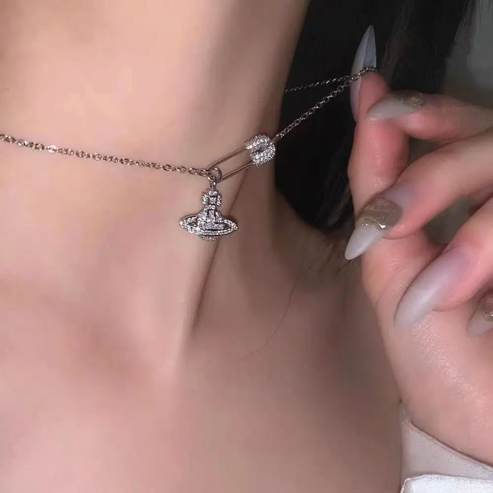 Vòng Cổ Nữ Hoàng Mẹ số lượng ít, phong cách độc đáo, Mặt Dây Chuyền Ghim Hành Tinh Trái Đất, phong cách ngầu Dây Chuyền Xương Đòn Vòng Cổ Dễ Phối Đồ của phụ nữ, giá cả phải chăng