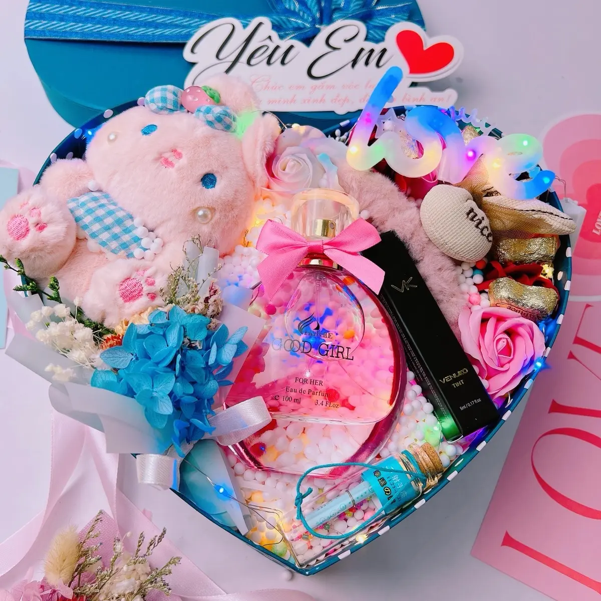 [ Ảnh Thật] SÉT QUÀ TẶNG - D.09 [ Quà tặng nước hoa Charme Good Girl 100ml- Son Hàn Quốc  ] Chính hãng- Kèm Socola trái tim - Thiết Kế Hộp Quà Tình Yêu Y Hình