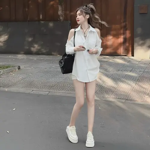 Áo sơ mi khoét vai cổ chữ v 2 màu trắng và đen thời trang xuân hè thu đông