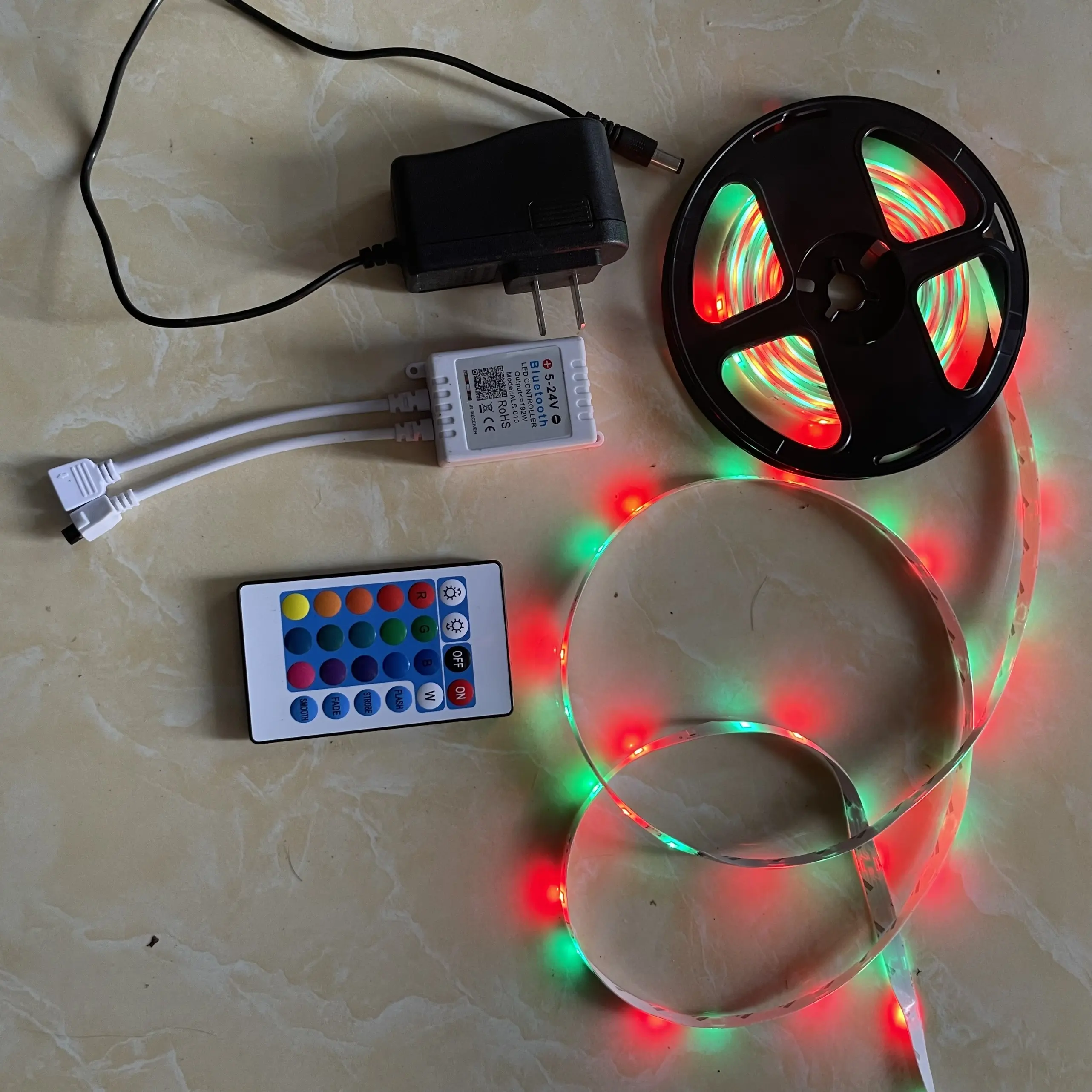 Đèn led dây dài 5m bọc silicon chống nước có keo mặt sau