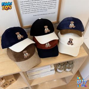 หมวกปากเป็ด สำหรับผู้หญิงและผู้ชาย ฤดูใบไม้ร่วง ฤดูหนาว บล็อคสีใหม่ หมีสีน้ำตาลตัวน้อย ผ้าลูกฟูก กระชับสัดส่วน Ins แบรนด์อินเทรนด์ หมวกเบสบอล แฟชั่น ดีไซน์เก๋ไก๋ เหมาะสำหรับผู้ชายและผู้หญิง สต็อกพร้อมในปี 2025