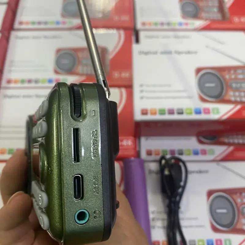￼Máy nghe đài FM, Kinh Phật, Nhạc từ thẻ nhớ USB, Có đèn pin YSF-007 Bluetooth có cổng cắm tai nghe 3.5mm 7
