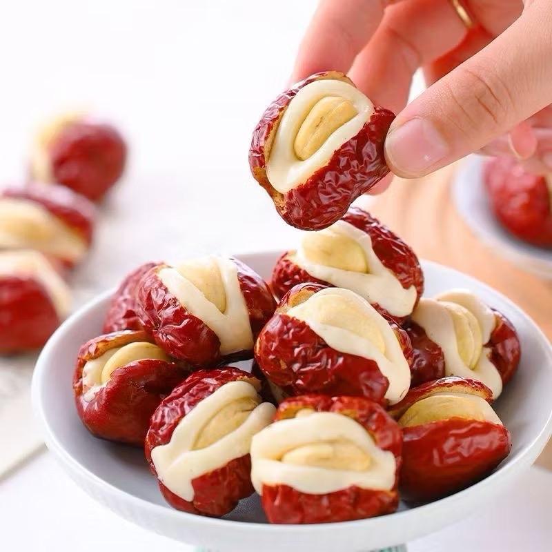 1Kg Kẹo Táo Đỏ Kẹp Sữa Lạc Đà Nhân Hạt Điều, Táo Đỏ Tân Cương Kẹp Sữa 0