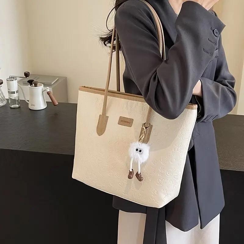 Túi tote nữ khắc hoa chìm tặng kèm charm xinh xắn rẻ đẹp