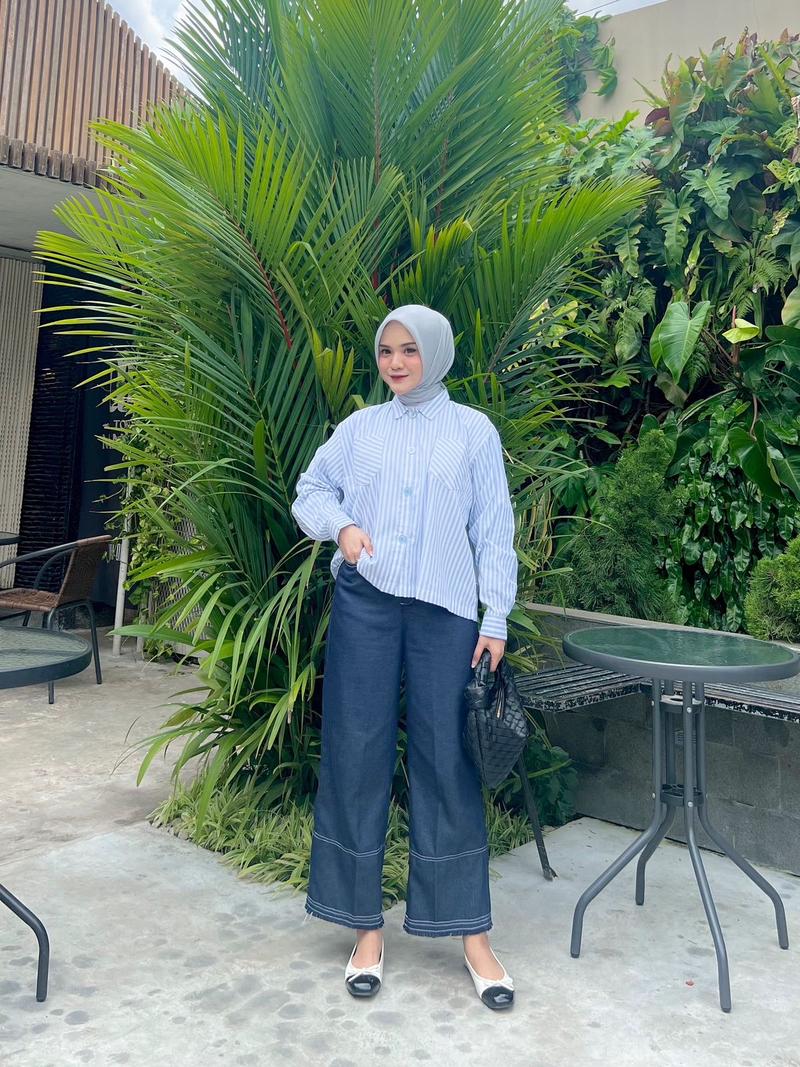 Product Introduction of Kemeja Crop Top Stripe Oversize Baju Wanita Motif Garis-Garis Fit Formal 6