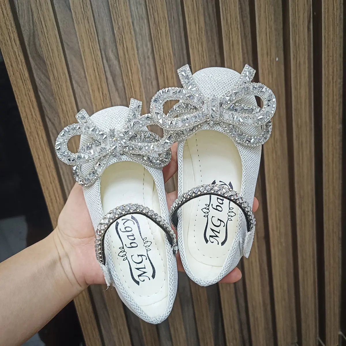 Giầy Búp Bê Bé Gái Phối Nơ Mã 135 Kim Tuyến Êm Nhẹ Thời Trang Xinh Yêu Cho Bé