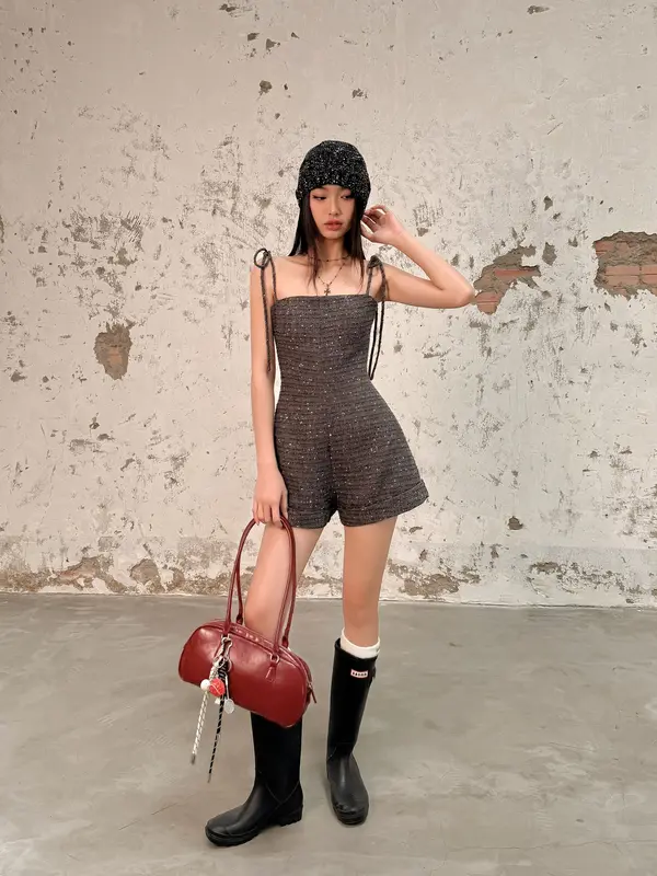 Jumpsuit 2 dây thắt nơ vải dạ tweed kim tuyến màu xám - HOO DESIGN 2