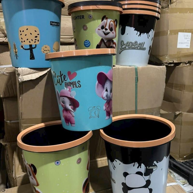 Thùng rác nhựa tròn, hoạt hình 1