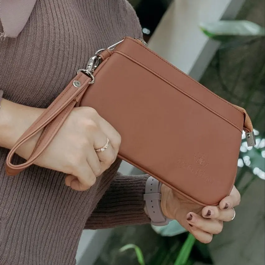 ALVIRA POUCH BY RATU ABILQIS CHOCOLY ANTI AIR