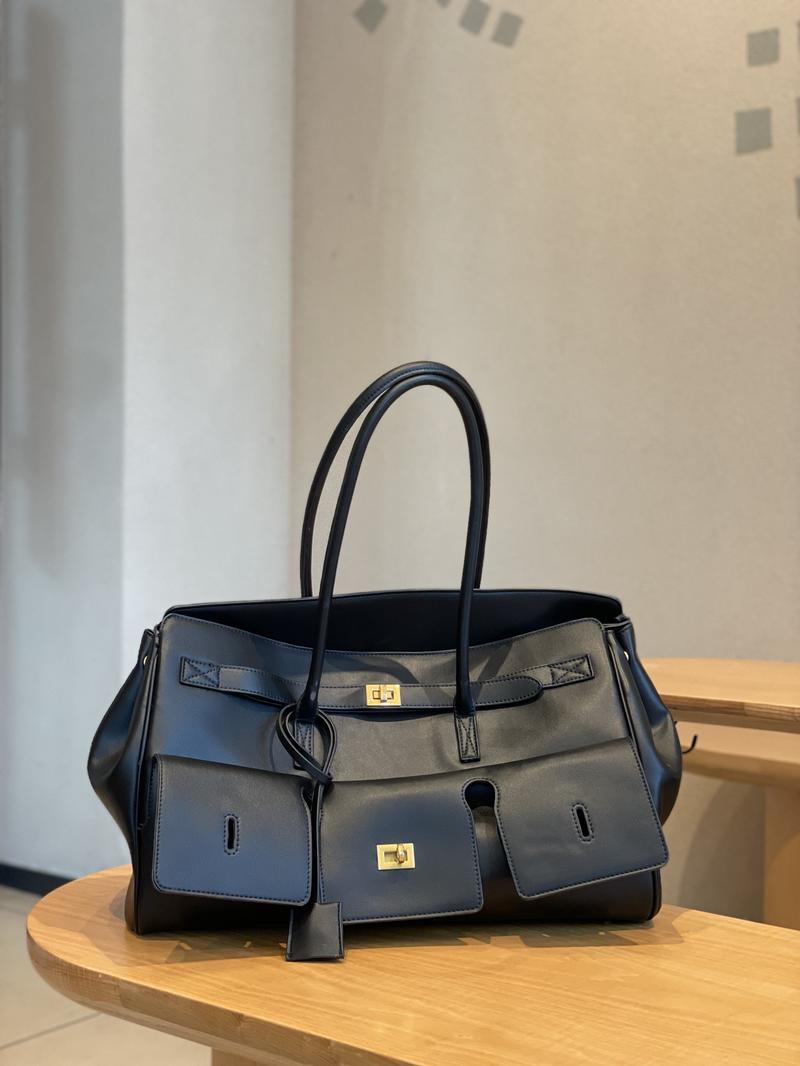Product Introduction of 2025 New Roden Lock Tote Bag Large Capacity Neutral Motorcycle Wings Style Bag Leather Shoulder Bag Tote Bag 25