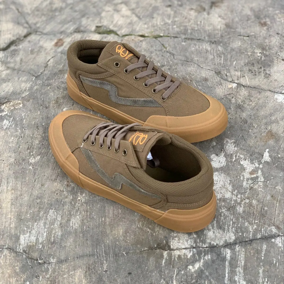 SNEAKERS PATROBAS CLOUD LOW OLIVE GUM