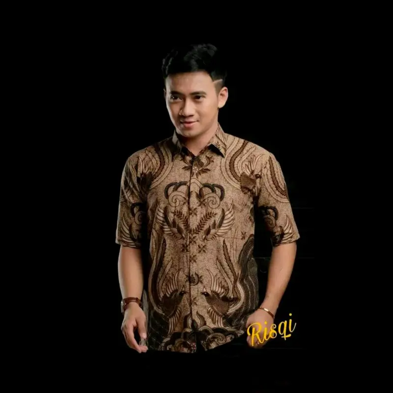 kemeja motif ironmen Crew Neck 2