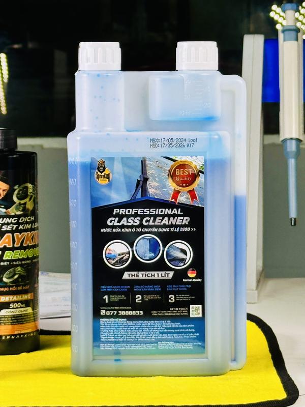 Mẫu Mới Nước Rửa Kính Ô Tô Sprayking 1000ml Rửa sạch kính,Khử màng dầu,Dưỡng mềm -êm lưỡi gạt mưa,Tỉ lệ nén pha 1 Lít pha ra 100 lít nước sạch,Dùng Được cho tất cả các loại kính xe ô tô,kính nhà.