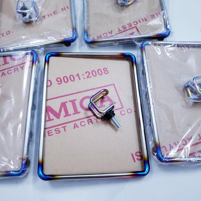 Khung Bọc Biển Số Xi Titan 4 Góc gắn xe máy, Bộ 3 món Tặng Kèm Móc U 7 Màu Phụ Kiện Phụ Tùng