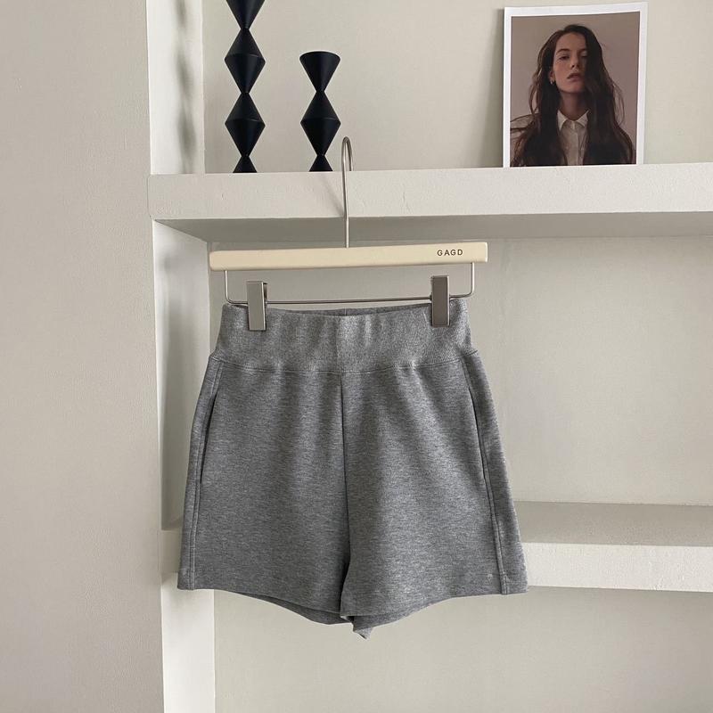 ￼[ Combo 2 quần ] Quần short nỉ ép nữ kiểu dáng thể thao, cạp chun co dãn, chất vải dày dặn mịn đẹp 3