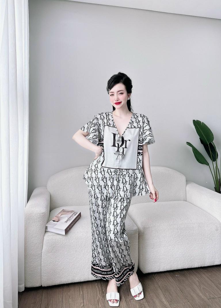 Product Introduction of Đồ bộ Bigsize (70-100kg) áo tay cánh tiên cổ V 3 nơ chất lụa xước ánh kim mềm mát không nhăn, nhiêù hoạ tiêt 3