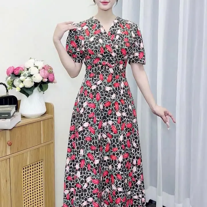 Váy lụa tay lỡ cho ngày Tết - Thương hiệu  Women 1