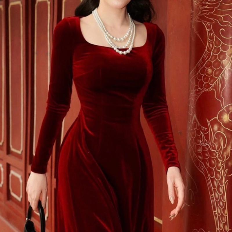 Bộ áo dài nhung đỏ cổ Vuông kiêu sa đài các xinh đẹp tuyệt trần trẻ chung quyến rũ nổi bật. Mềm mại thướt tha sang chảnh Top Nữ Women Voan Voi