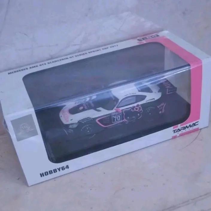 deicast tarmac mercedes series hello kitty sanrio 0