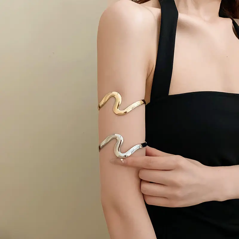 Vòng đeo tay kết thúc mở bằng kim loại, thiết kế gợn sóng, băng tay xoắn