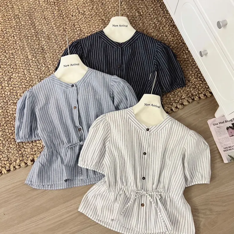Áo kẻ dáng ngắn buộc eo babydoll Bazic onee