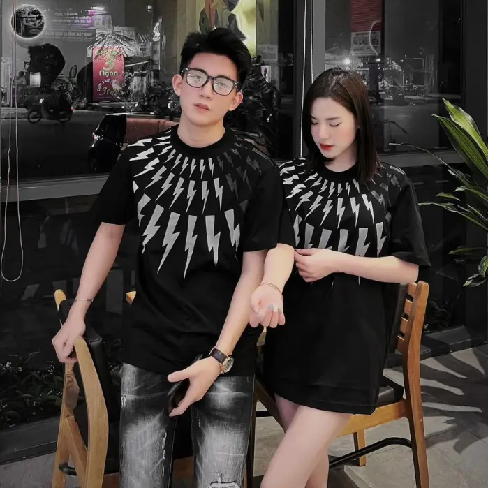 áo thun, áo phông nam nữ TIa chớp đen kim tuyến hotrend Menswear Cổ Tròn