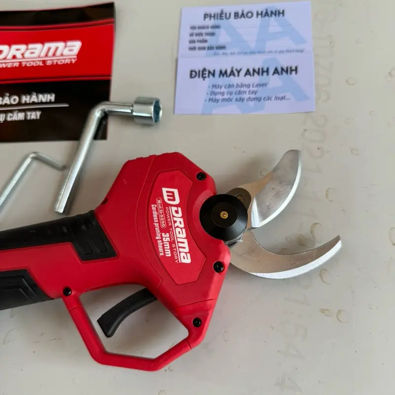 KÉO CẮT CÀNH trợ lực, chạy pin m21 thông dụng, lưỡi hợp kim SK5, mở lưỡi 35mm - Chính hãng Drama BỀN VÀ KHOẺ 4