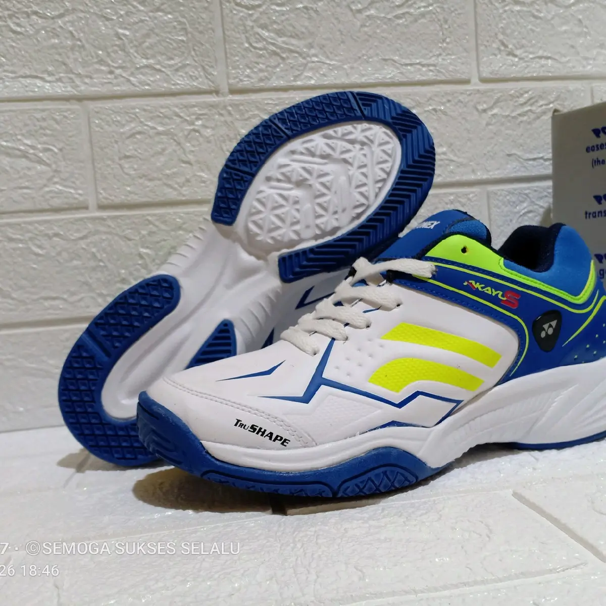 Sepatu Olahraga Tenis Pria Sport Lapangan