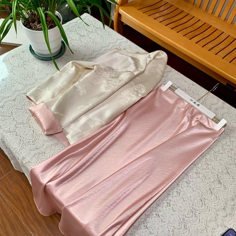 Product Introduction of Chân váy lụa vân bóng cạp chun ẩn dáng dài Quảng Châu Lumii Women 17
