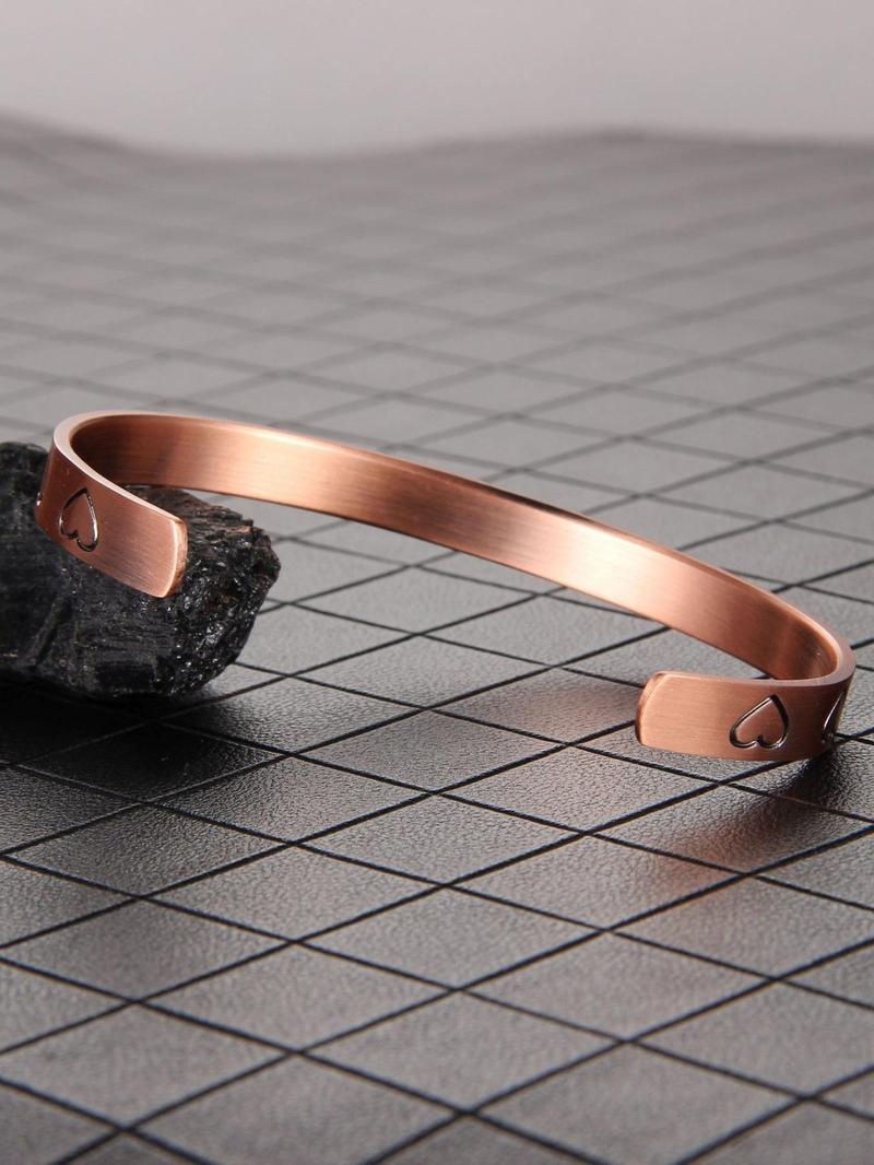 Product Introduction of Women's Street Trend Heart Design Cuff Bangle Bracelet, Trendy Vintage Matching Bracelet, Chic Retro Jewelry As Gift for Girlfriend, Valentine's Day, Gift 3