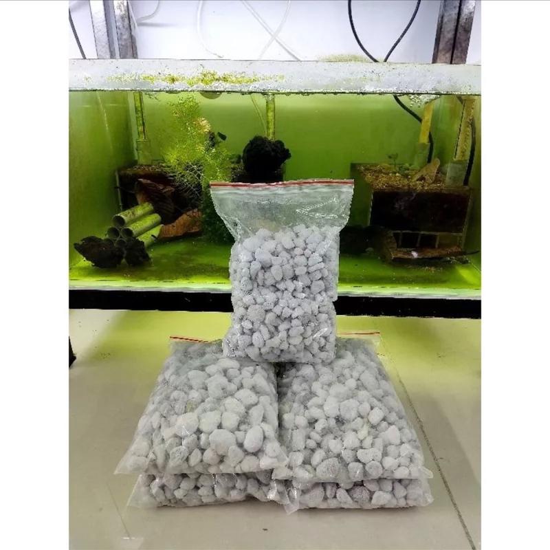 Vật liệu lọc matrix xuất sứ từ mỹ . 1 lit . Hàng tự nhiên triết từ thung 100 lit có lẫn cùng đá( 1 lit lẫn 70-100gram ) ..dùng để lọc nước bể thuỷ sinh bể cá. Dùng để tạo vi sinh cho bể cá cảnh vật liệu lọc  lifebacter