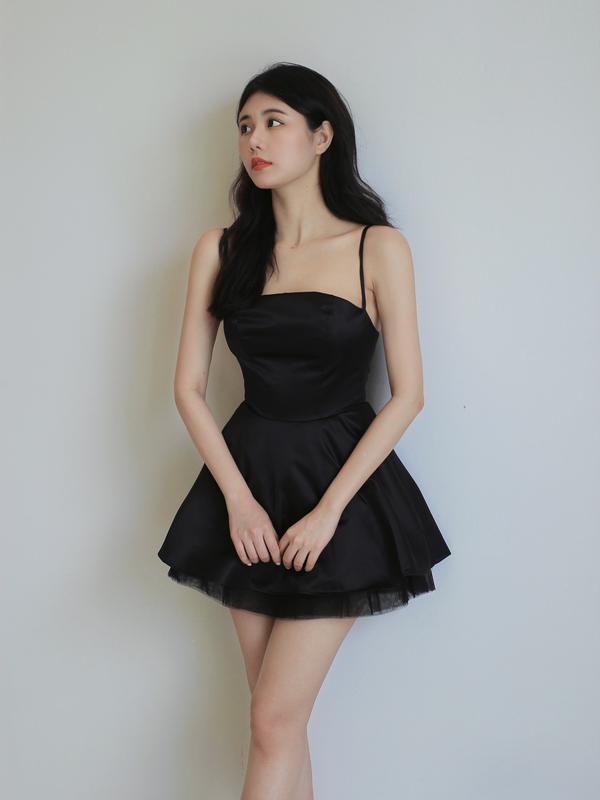 Doris dress - Váy thiết kế Sassysis vải tafta bóng có lót quần