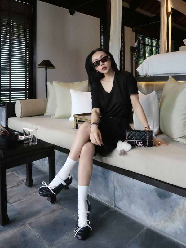 Áo thun tay ngắn trơn cổ tim nữ BASIC YEYE TOP