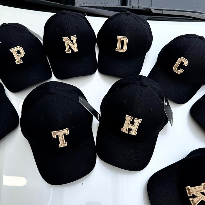 Mũ Lưỡi Trai Kaki đen cao cấp Thêu 24 Chữ Cái từ A=>Y logo Vàng Ánh Kim ! Nón kết thể thao phong cách Korea ! Chống nắng nóng , hat cap hot trend 2025