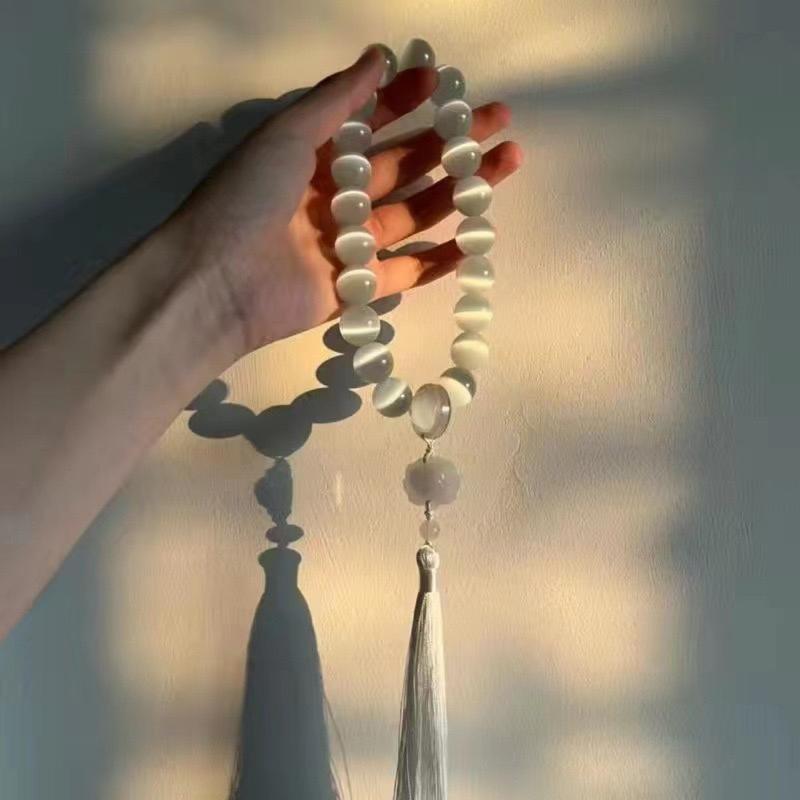 Product Introduction of Ancient Style White Moonlight - Cat's Eye Stone Handheld She Tai Cui Hanfu Tassel Hand Spinner Ancient Style Cultural Play Soft Bracelet for Men 0