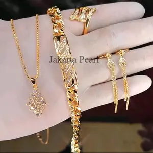 Set Perhiasan Dewasa Titanium Mewah Anti Karat Terbaru Elegan Viral Perhiasan Perempuan
