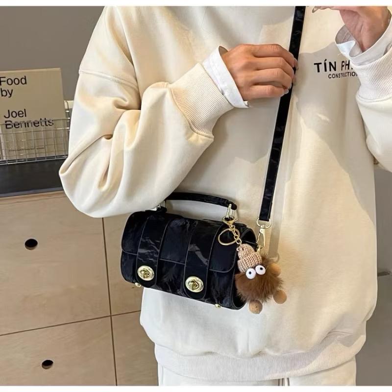 ￼Túi Xách Nữ Cầm Tay Đeo Chéo 2 Dải Da Nhung Kèm Móc Treo Gấu Xinh Xắn Bag Kem 3