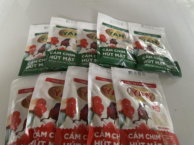 Product Introduction of COM BO CÁM YAN 10 GÓI HÓT + 10 GÓI DƯỠNG ( 100gr /gói ) dành cho dòng chim hút mật. 1