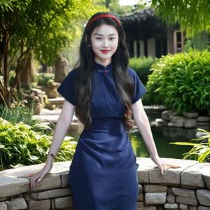 Gaun cheongsam retro moden untuk wanita. Selesa dipakai pada musim panas, lengan pendek, dengan ikatan pinggang yang membantu anda kelihatan lebih langsing. Nampak muda dan bergaya. Fesyen yang membantu mengurangkan umur.
