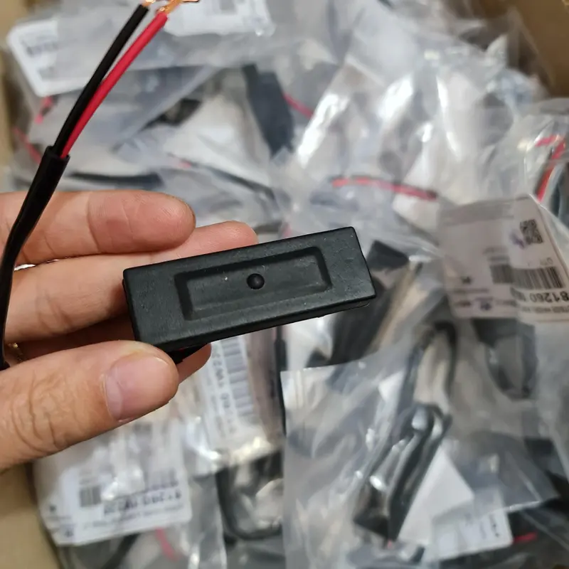 [Sỉ-Lẻ] Công tắc mở cốp sau, cao su mở cốp sau xe Morning 912-21), I10(14-21), Picanto, Rio, Accent, (Mã: 812601W220) 0