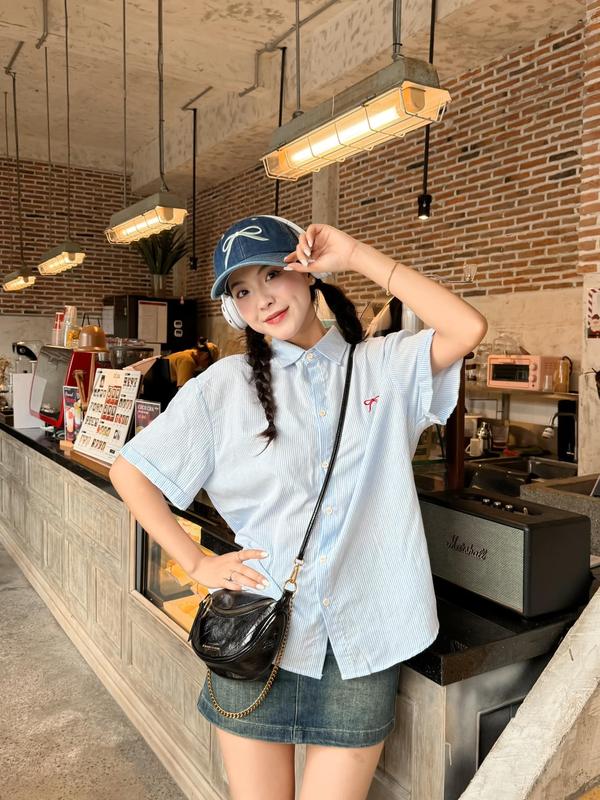 BARE_Áo sơ mi tay ngắn thêu nơ đỏ xinh , áo sơ mi form rộng chất kate sọc mát, ít nhăn phong cách basic dễ phối đồ _A391 Nữ Women Top