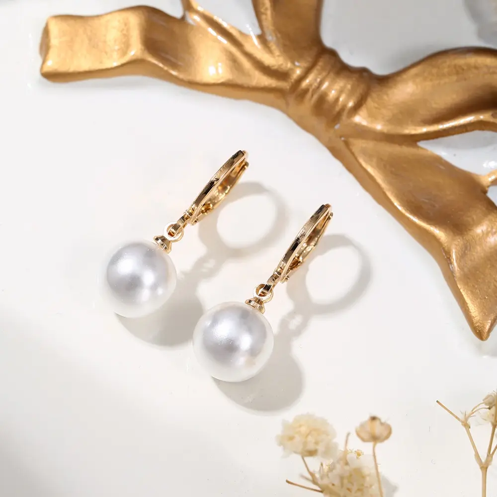 D.G.C Anting Mutiara  Korea Tusuk Bulat  Anting Wanita  Terbaru / D133