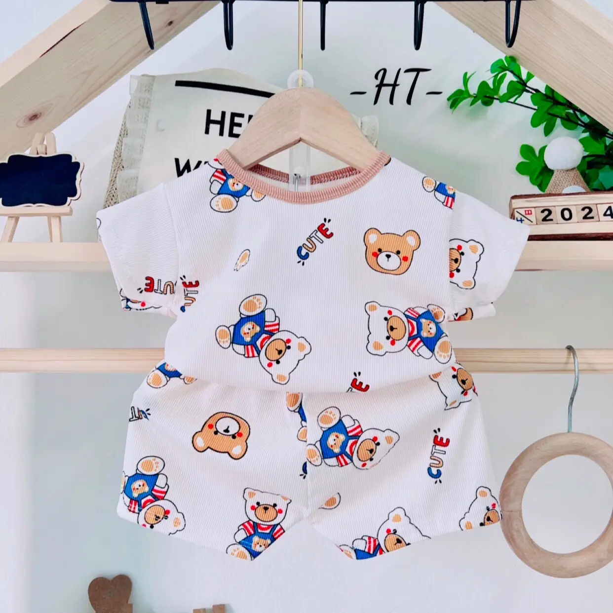 Combo 5 Bộ ( Tặng 1 Bộ ) Quần Áo Cộc Tay Mẫu Ngẫu Nhiên Chất Vải Tăm Lạnh Các Hình Đáng Yêu Cho Bé Trai Bé Gái Từ 0 - 4 Tuổi ( 4Kg - 16Kg ) - B02