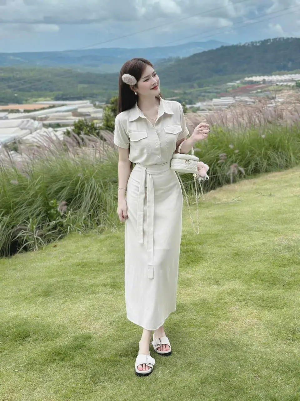 SÉT ÁO CỔ SƠ MI KÈM CHÂN VÁY CỘT NƠ MÀU Y HÌNH Xin Mời Các Nàng Nữ